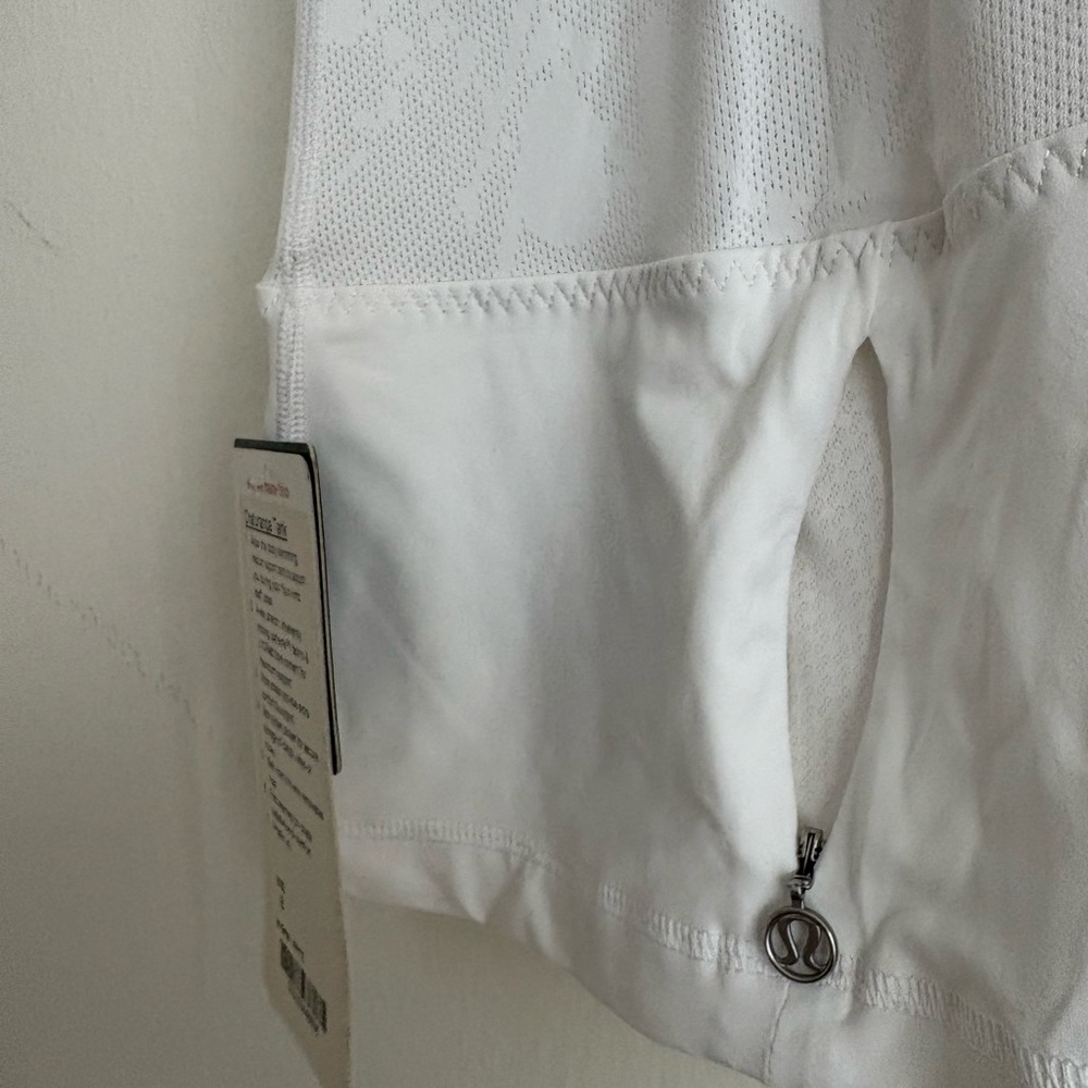 LuluLemon Chaturanga Tank Top in White NEW - Picture 10 of 13